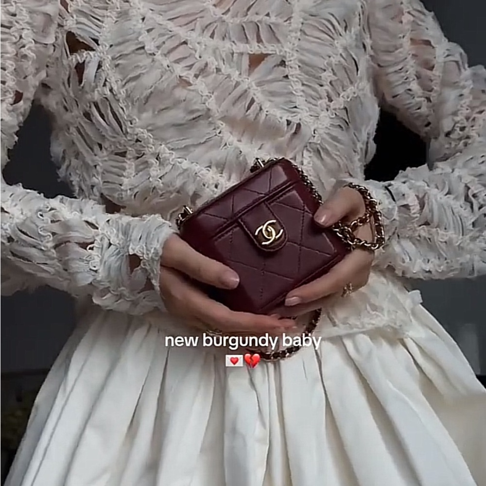 Limited edition Chanel Burgundy Quilted Mini Bag with Gold Chain - Picture 3 of 4